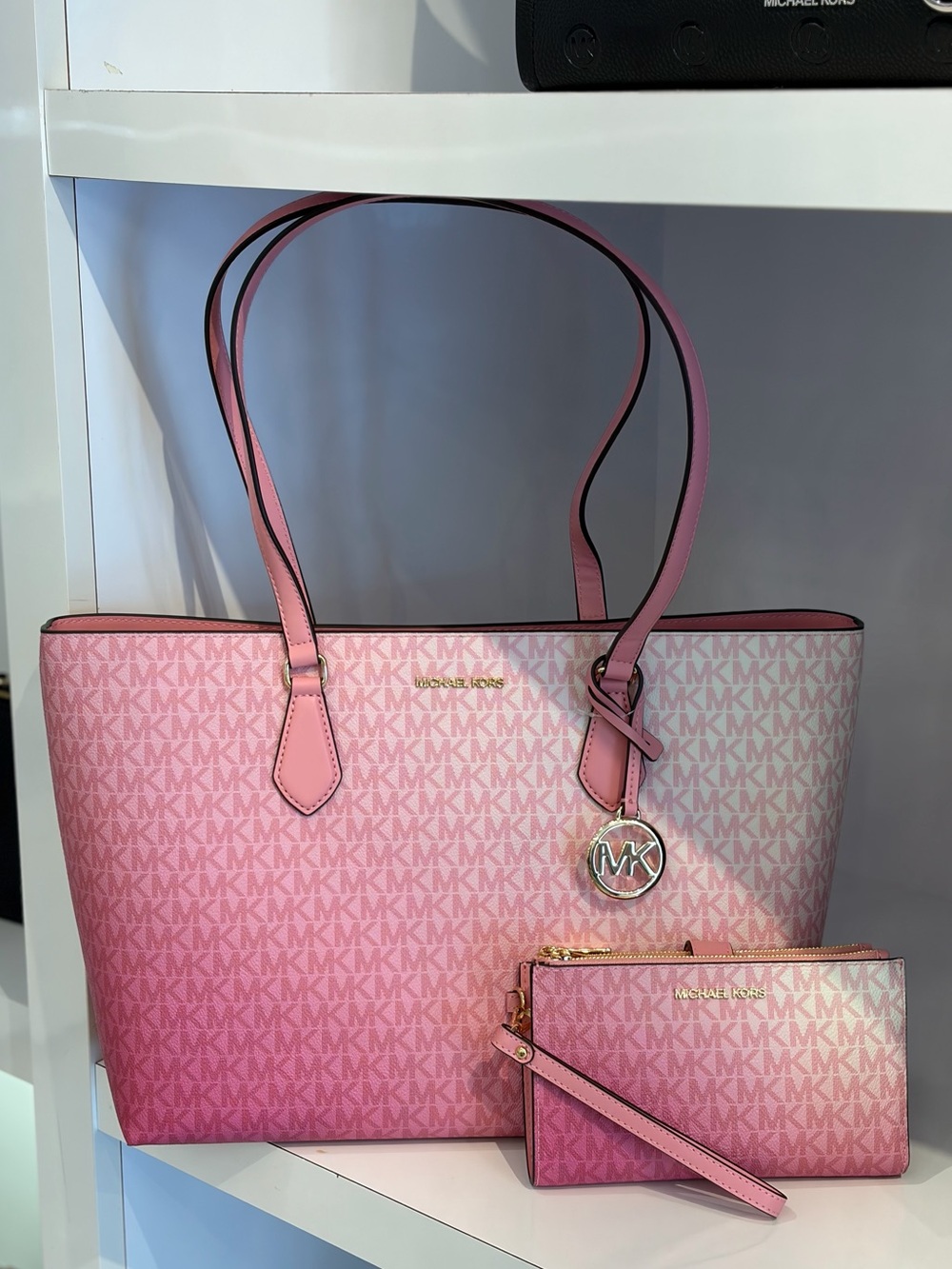 MICHAEL KORS Sheila Large Ombre Signature Logo Tote Bag and wallet Set
Carnation - Picture 4 of 16